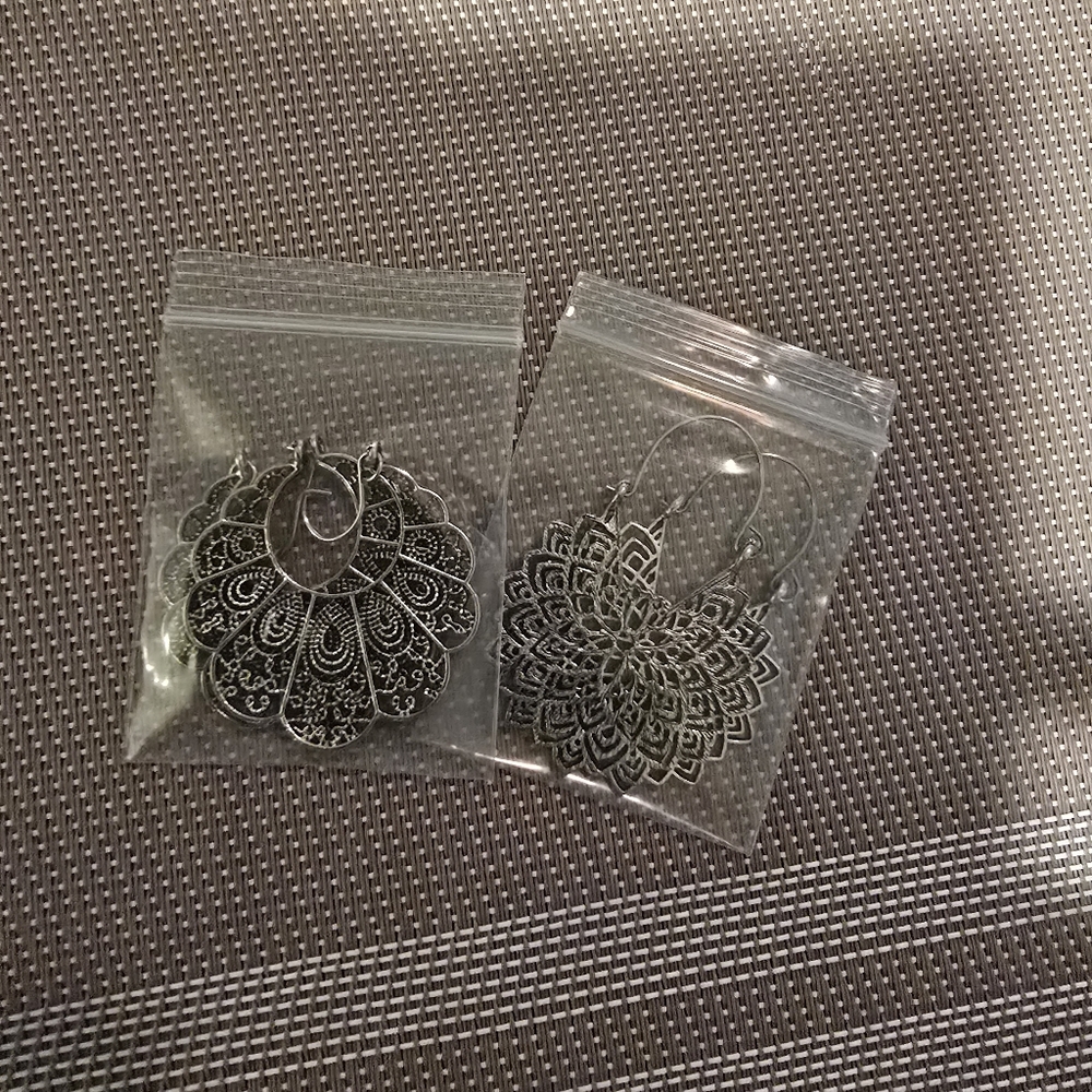 😎2 Pairs Of Intricate Black Mandala Earrings